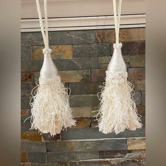 Curtain tasseled tie backs - Picture 4 of 6